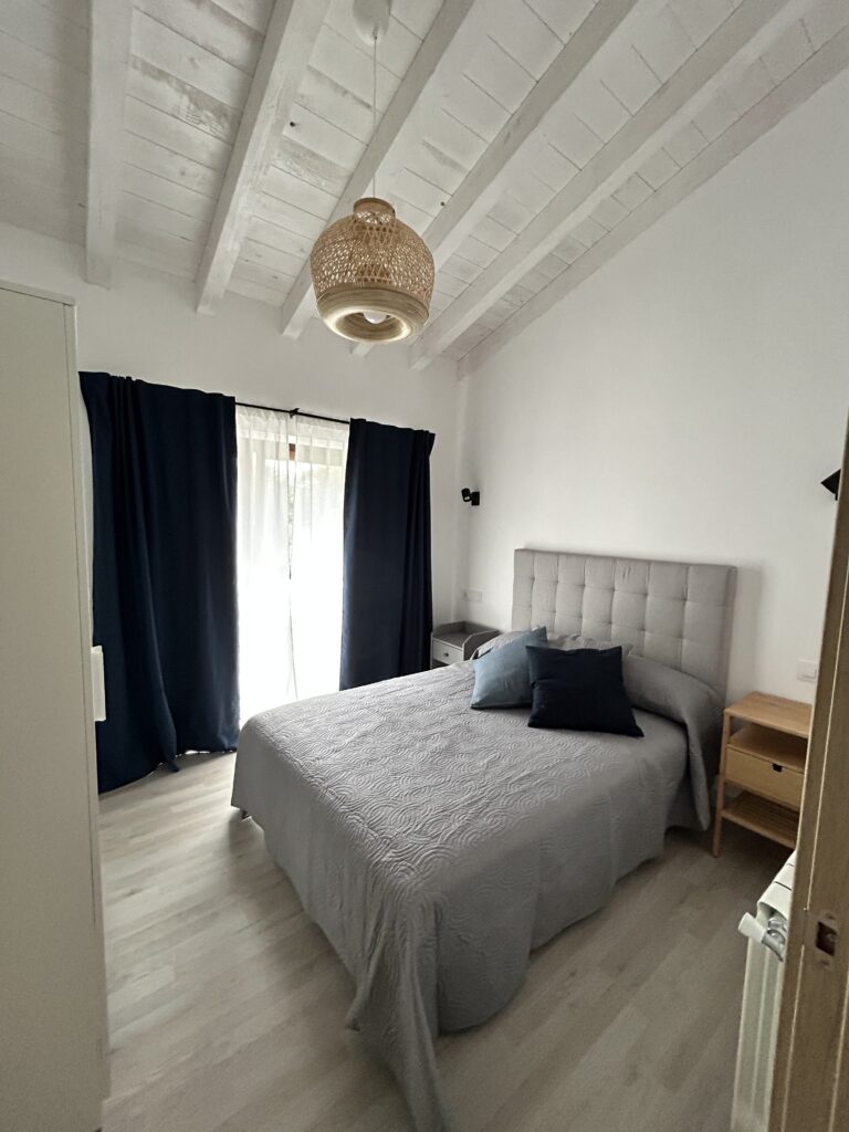 Habitación principal doble con cama de matrimonio